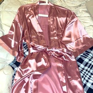 Pink satin robe 👚